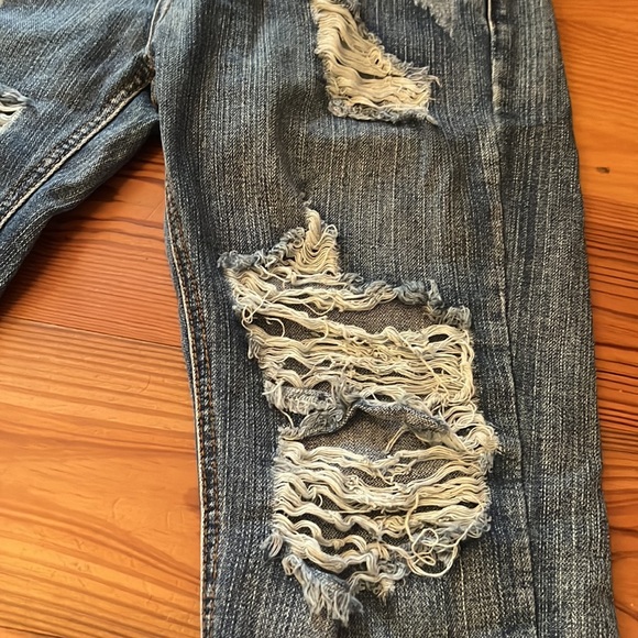 NWT Ripped Jeans - Picture 3 of 7